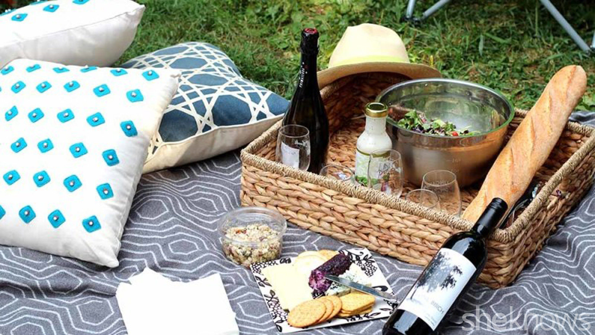6 Tips for a fun endofsummer picnic with friends