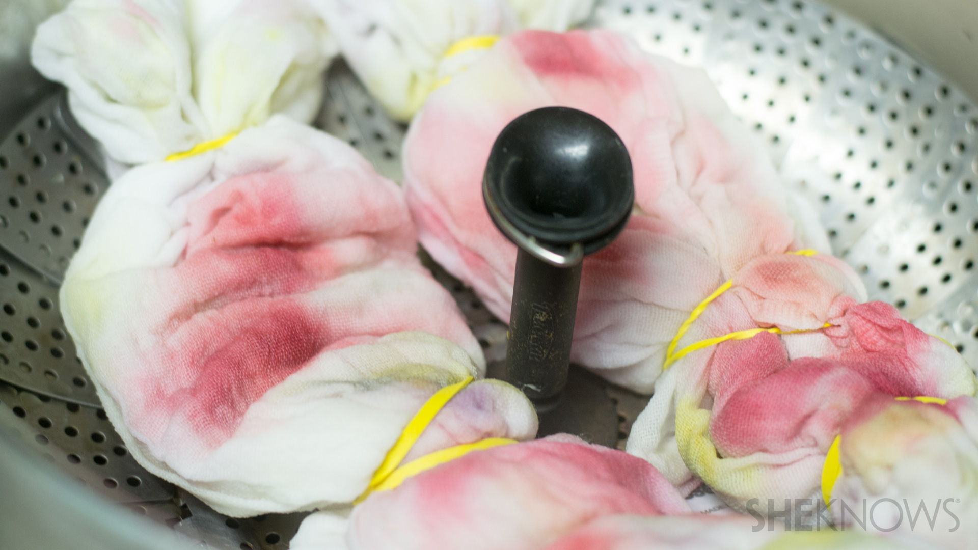 SteamDyeing With Flowers How to Use Flowers to TieDye Fabric SheKnows