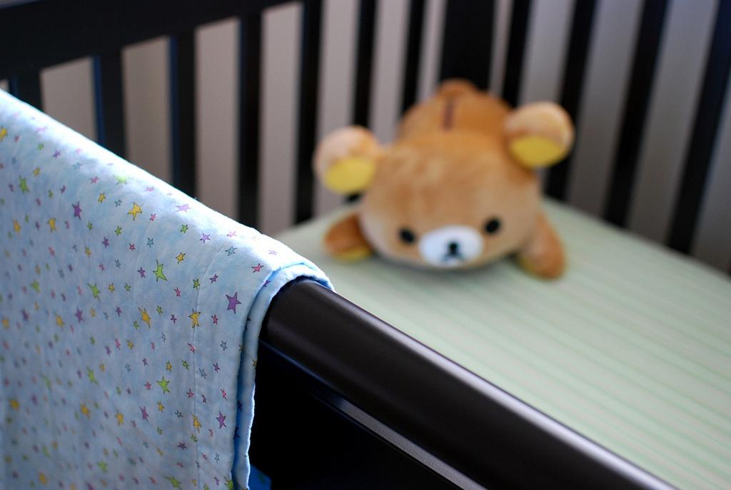 Study shows that over half of U.S. babies sleep with dangerous bedding