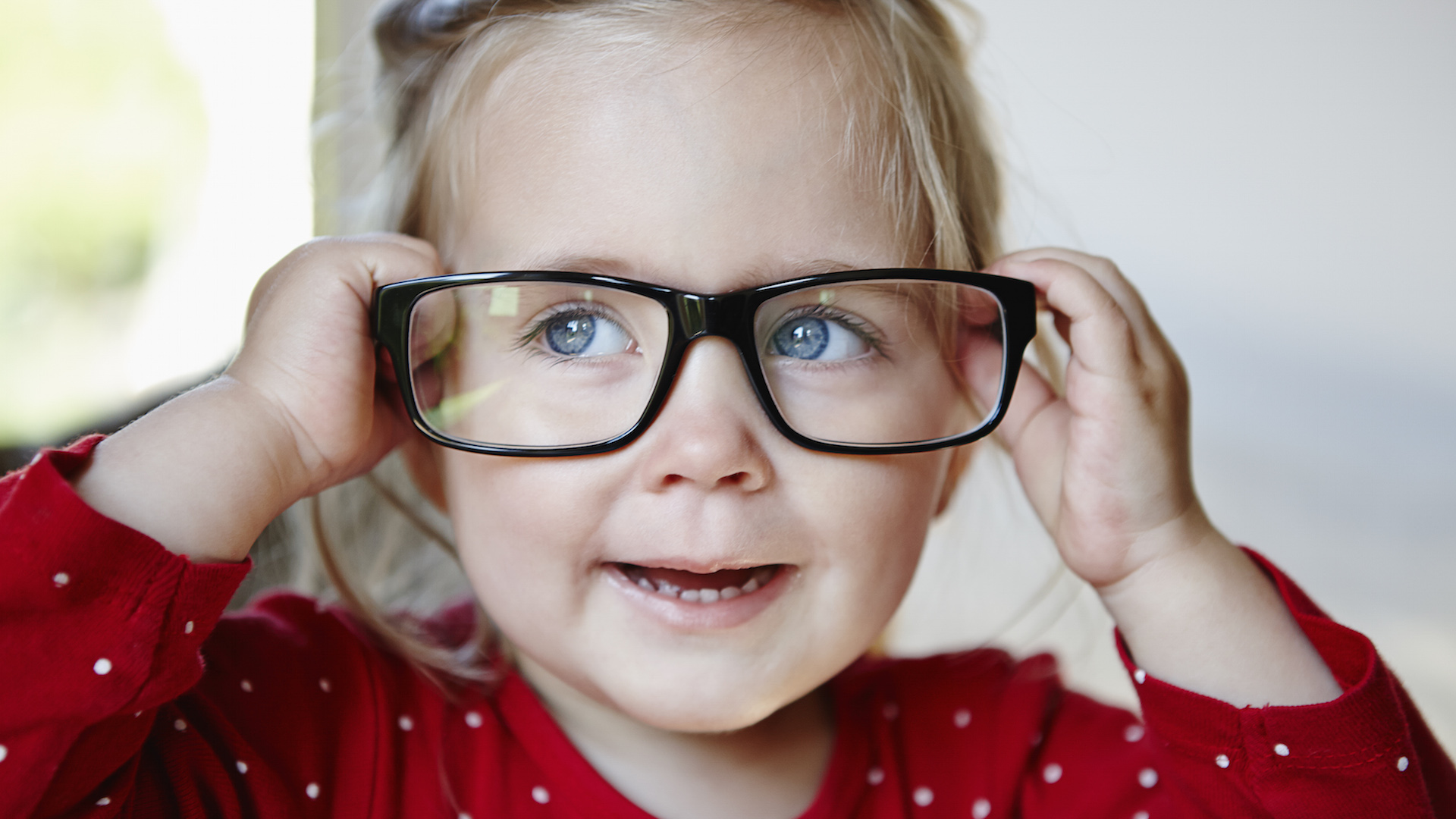 5 Subtle Clues Your Toddler Might Need Glasses SheKnows