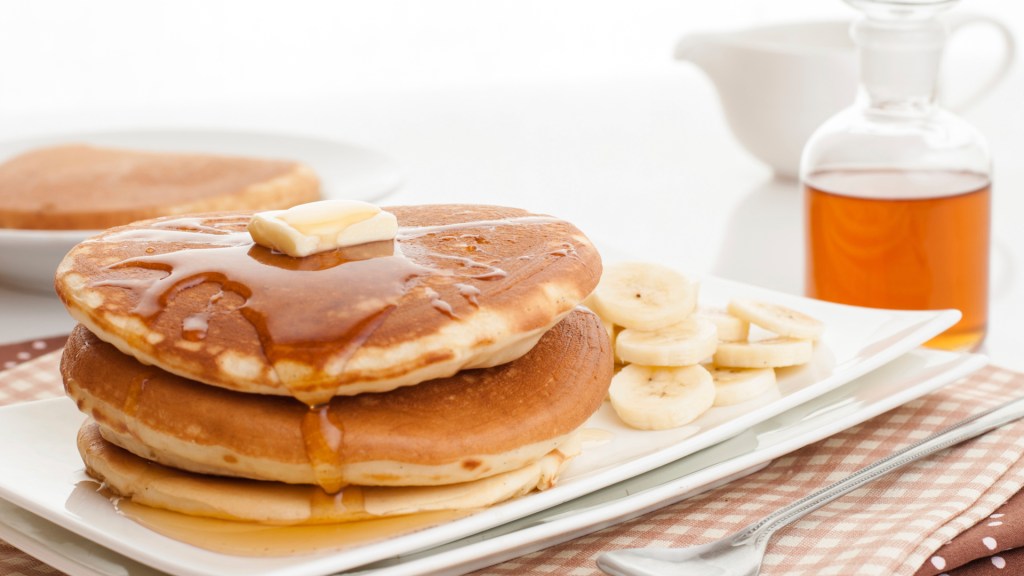 2 Genius pancake hacks that will make you a morning person (VIDEO