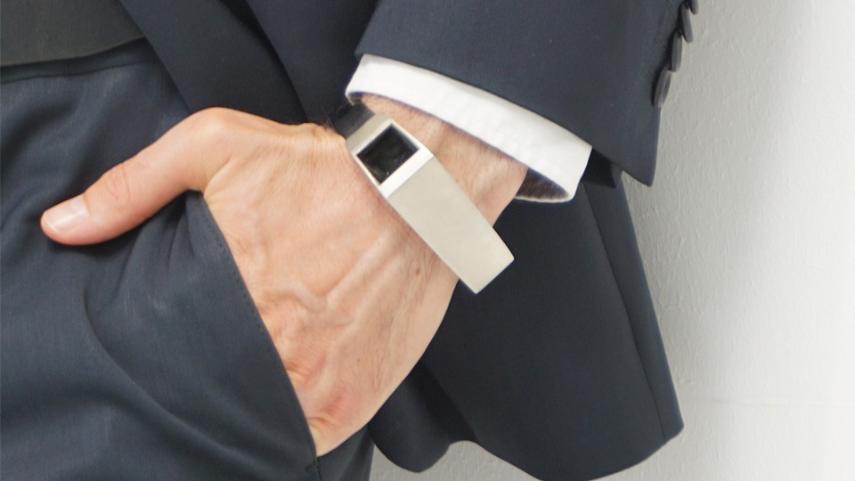 This Bracelet Lets Your Partner Feel the Baby Kick SheKnows