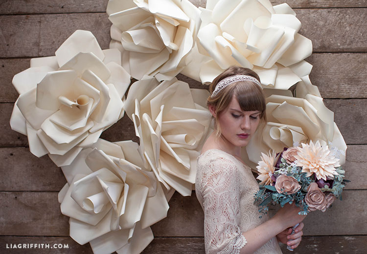 6 ways to use DIY paper flowers for your wedding
