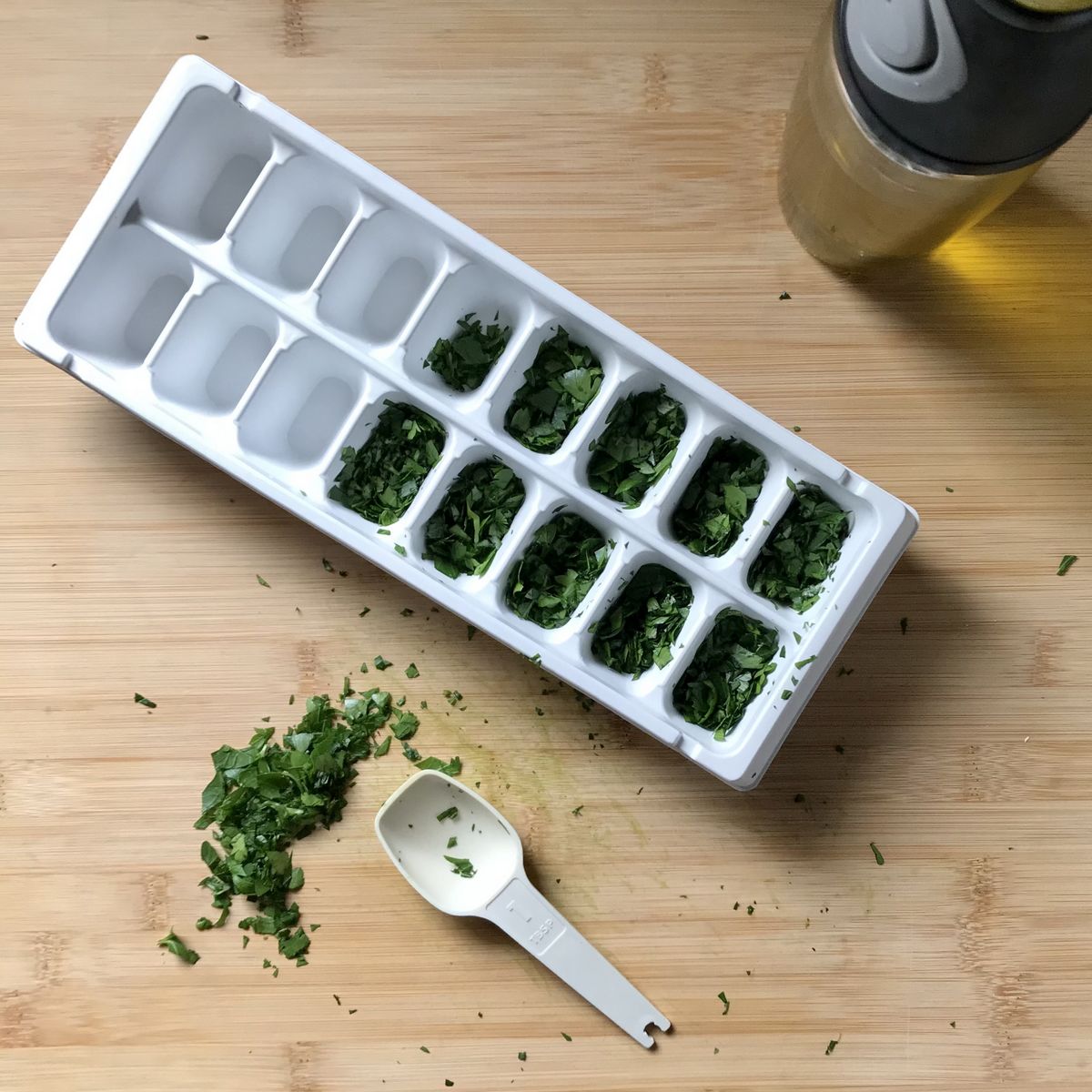 How to Freeze Parsley to Use Year Round (2022)