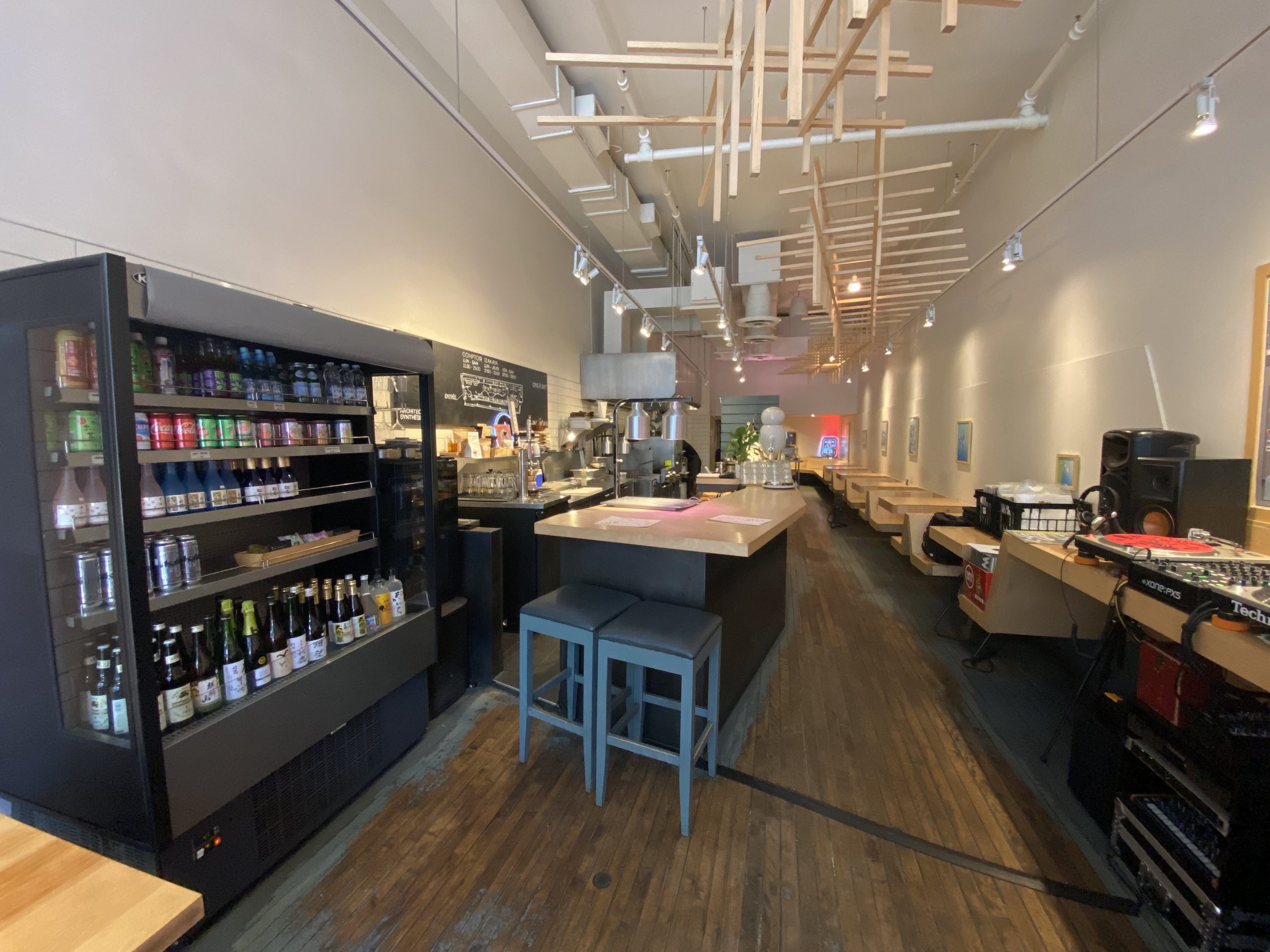 ShillerLavy Small Restaurant with Alcohol and Bar Permit For Rent in