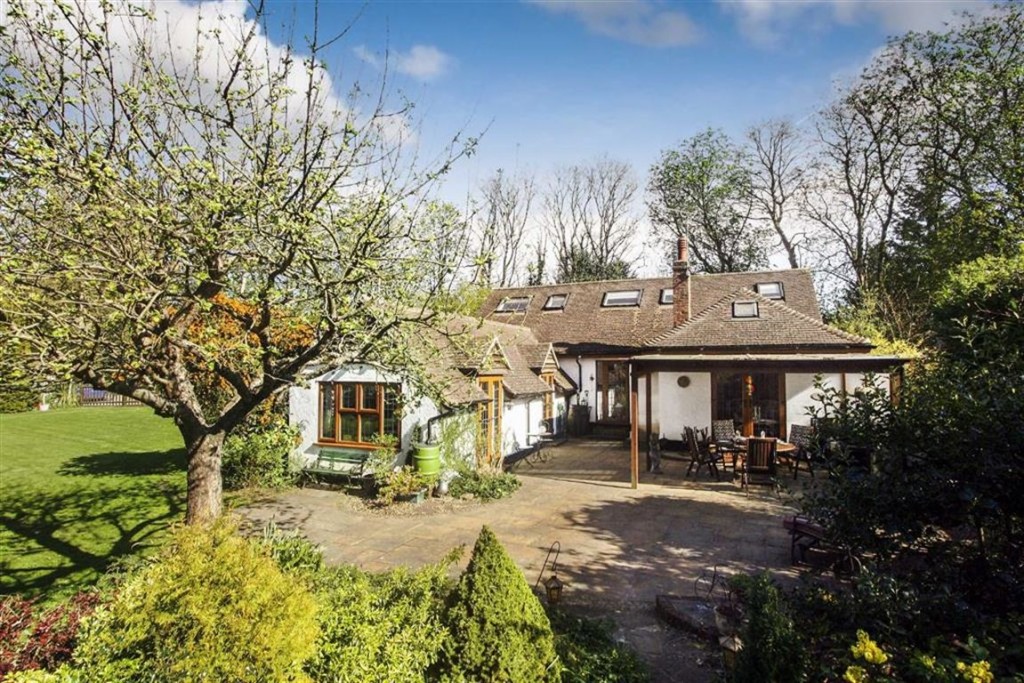 Woodcote Grove, West Coulsdon, Surrey ShineRocks