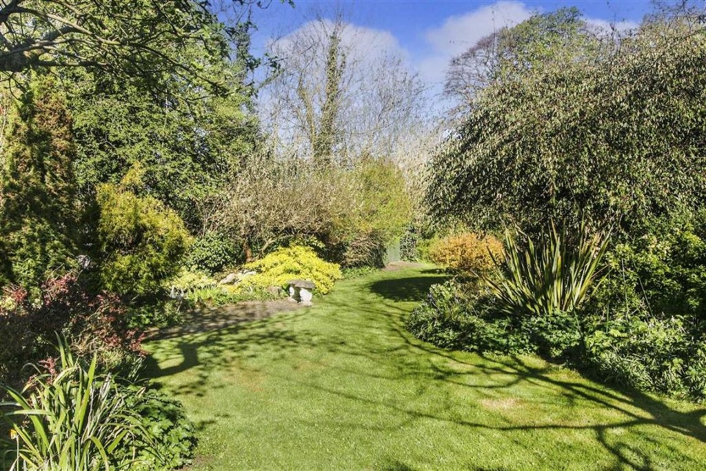 4 bedroom House Detached for sale in West Coulsdon