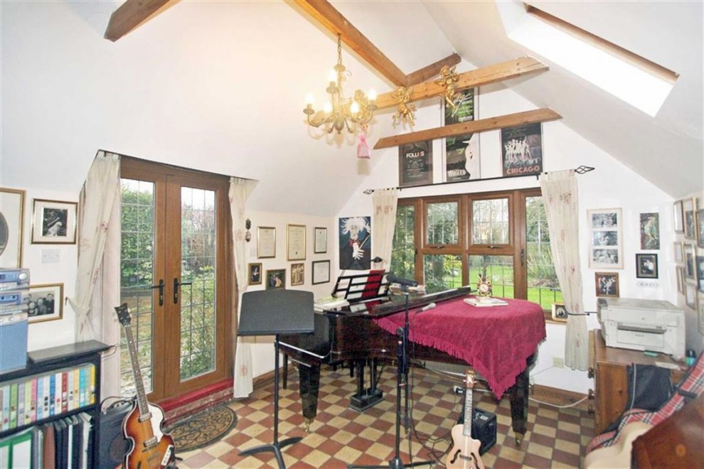 4 bedroom House Detached for sale in West Coulsdon