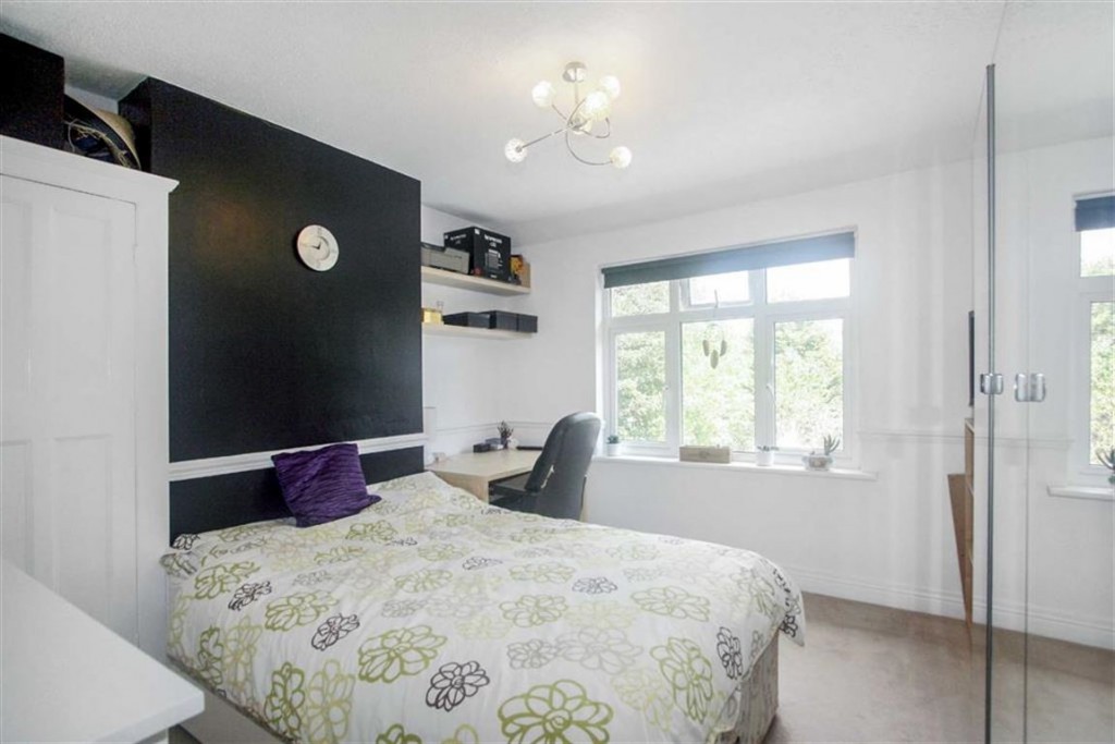 3 bedroom semi detached house for sale in Whyteleafe