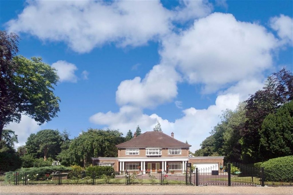 4 bedroom House Detached for sale in b Estate, Purley