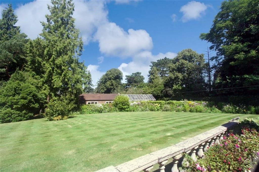 4 bedroom House Detached for sale in b Estate, Purley