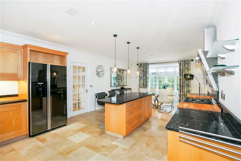 5 bedroom House Detached for sale in Sanderstead, South Croydon