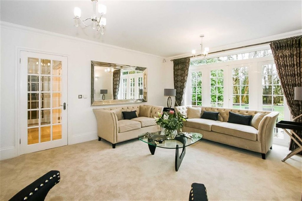 5 bedroom House Detached for sale in Sanderstead, South Croydon