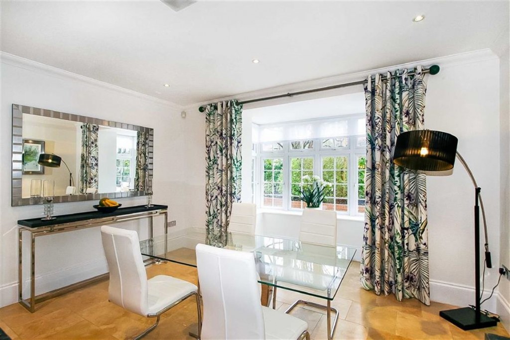 5 bedroom House Detached for sale in Sanderstead, South Croydon