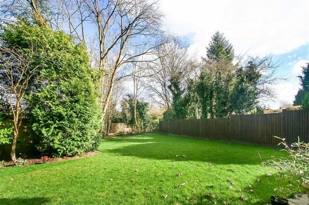 5 bedroom House Detached for sale in Sanderstead, South Croydon