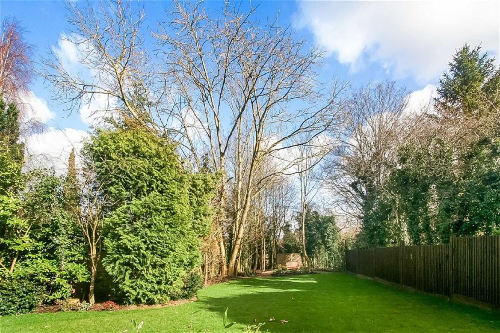 5 bedroom House Detached for sale in Sanderstead, South Croydon