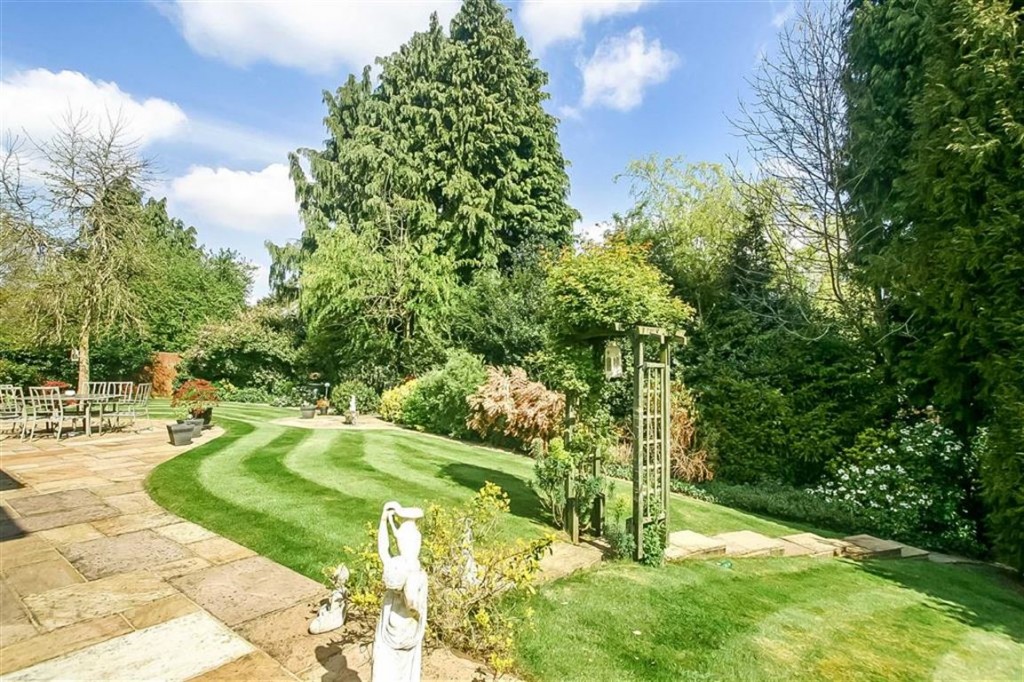 5 bedroom House Detached for sale in Kenley