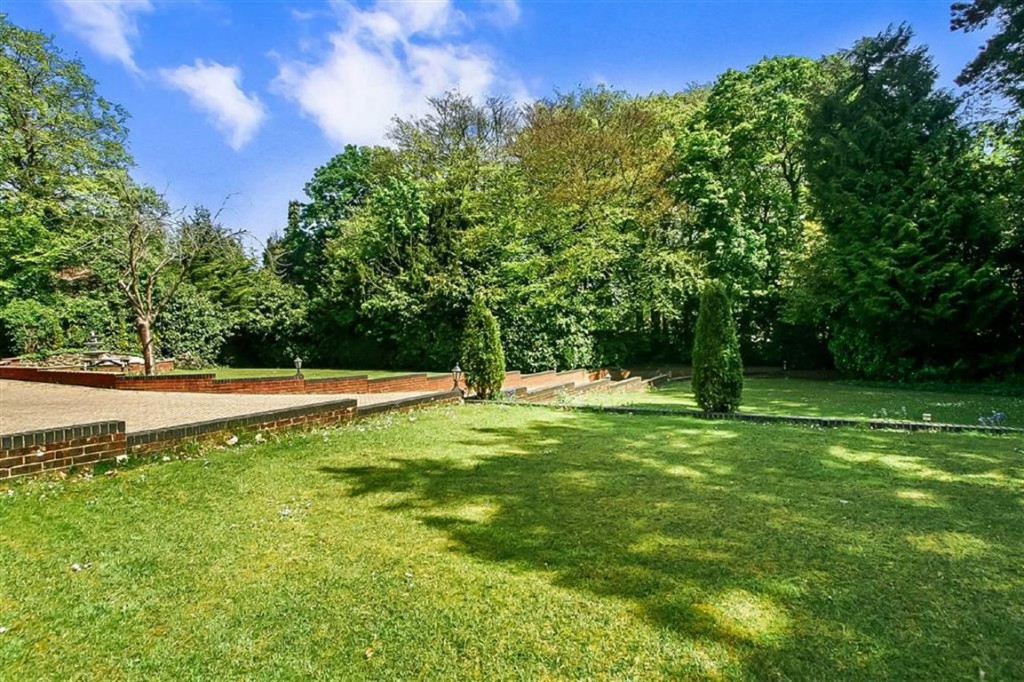 10 bedroom House Detached for sale in b Estate, West Purley