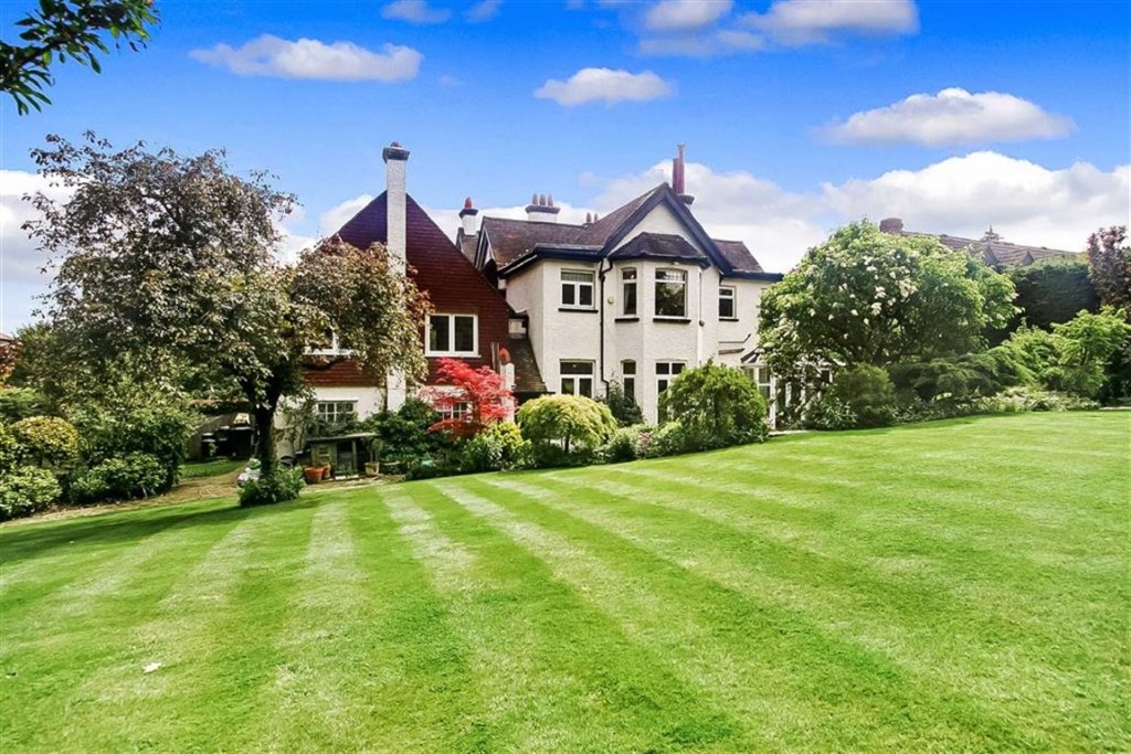 7 bedroom House Detached for sale in Croham Hurst, South Croydon