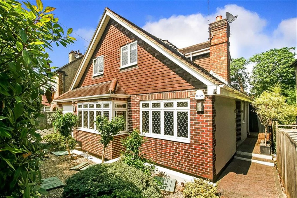 4 bedroom House Detached for sale in Kenley