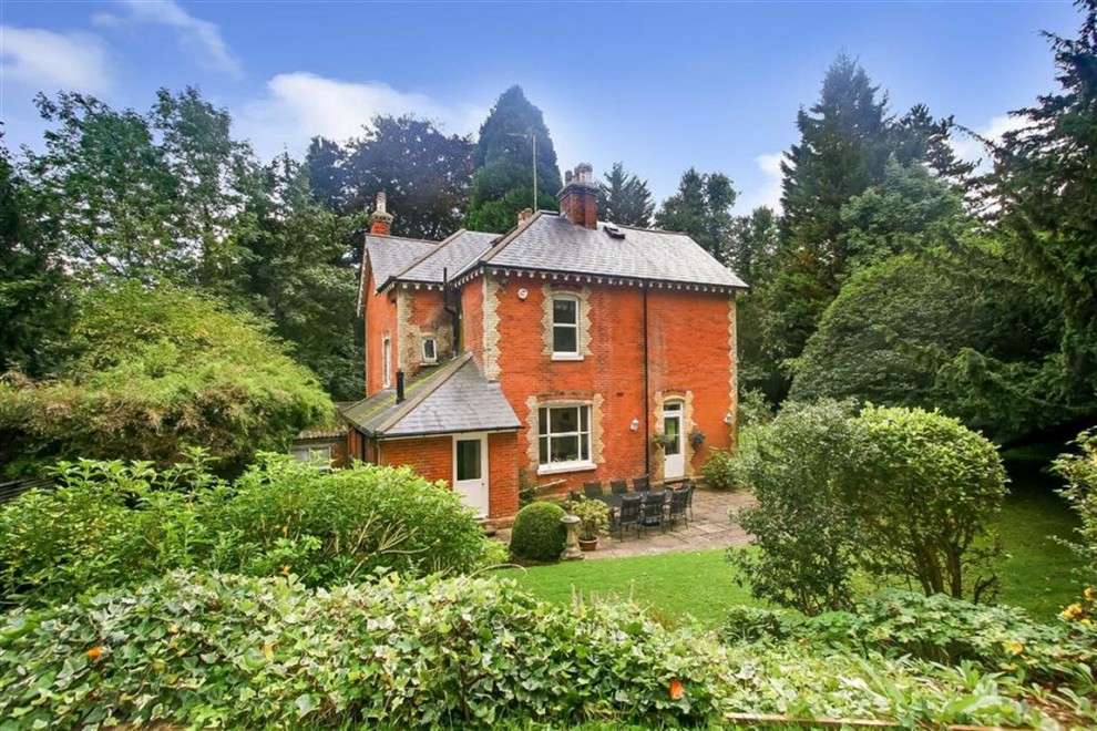 6 bedroom detached house for sale in Kenley