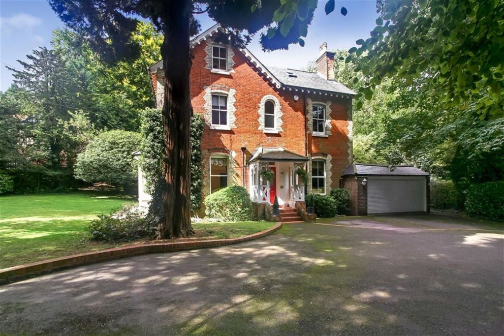 6 bedroom House Detached for sale in Kenley