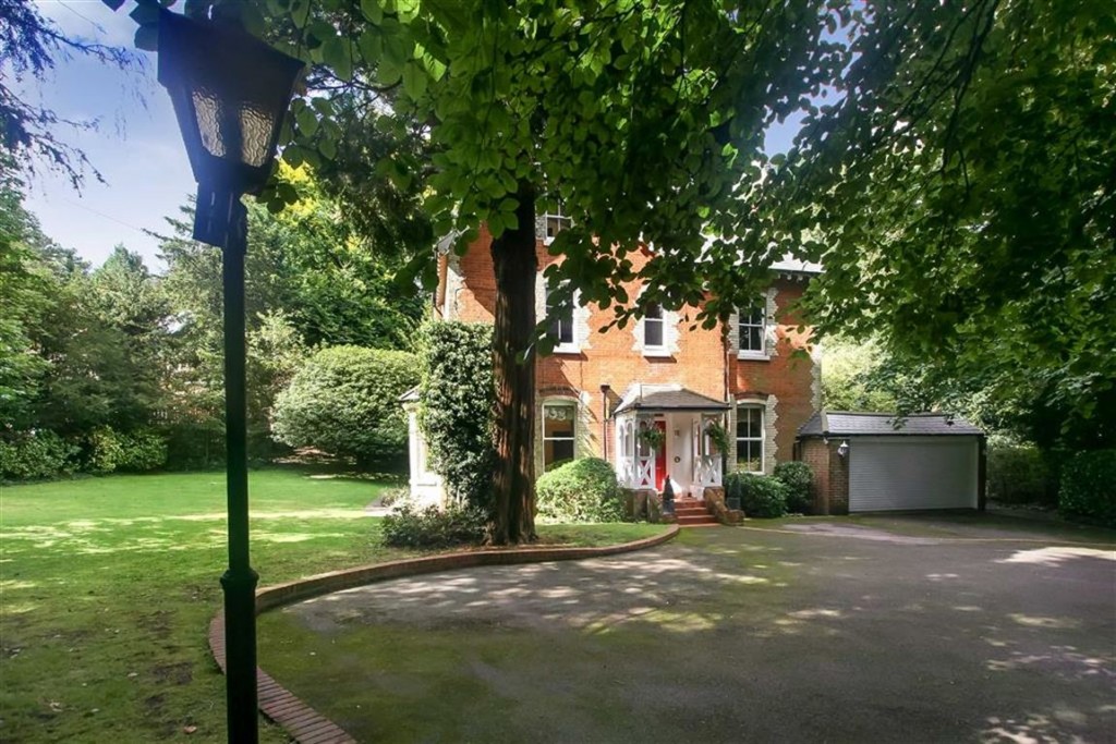 6 bedroom House Detached for sale in Kenley