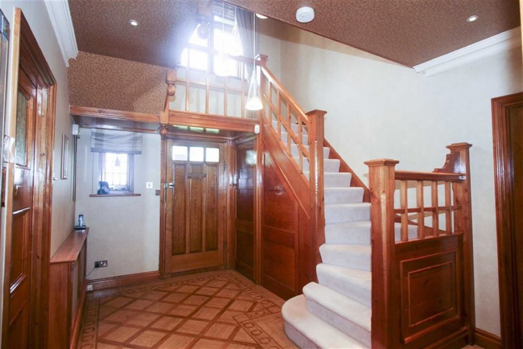 4 bedroom House Detached for sale in Whitgift Foundation, Croydon