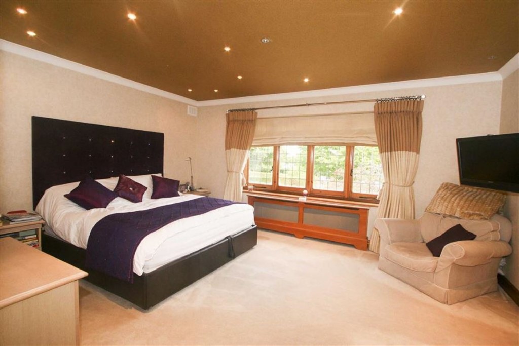 4 bedroom detached house for sale in Whitgift Foundation, Croydon