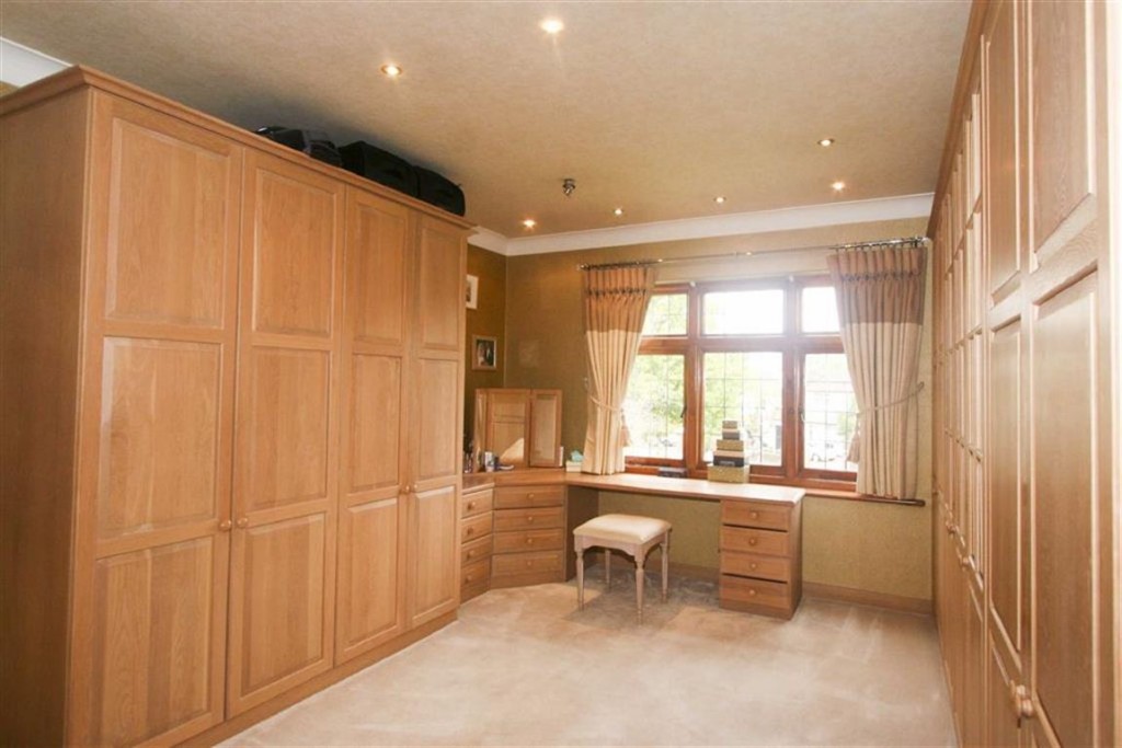 4 bedroom House Detached for sale in Whitgift Foundation, Croydon