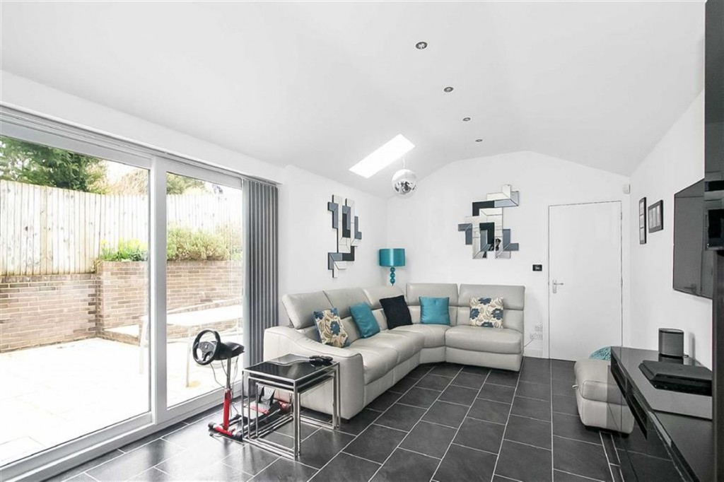 4 bedroom semi detached house for sale in Coulsdon