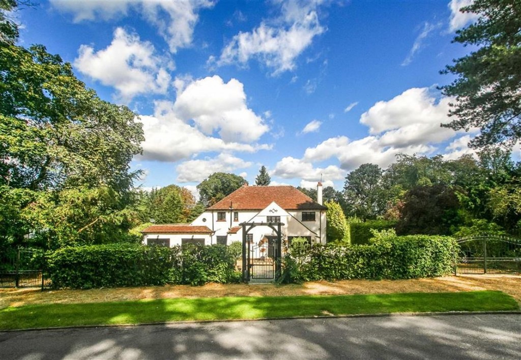 4 bedroom House Detached for sale in b Estate, West Purley