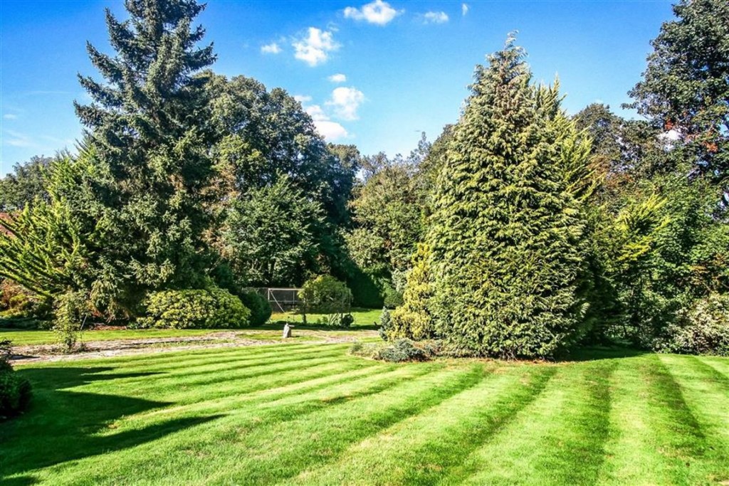 4 bedroom House Detached for sale in b Estate, West Purley