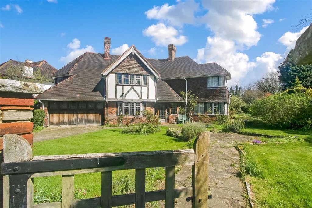 4 bedroom House Detached for sale in Whitgift Estate, East Croydon