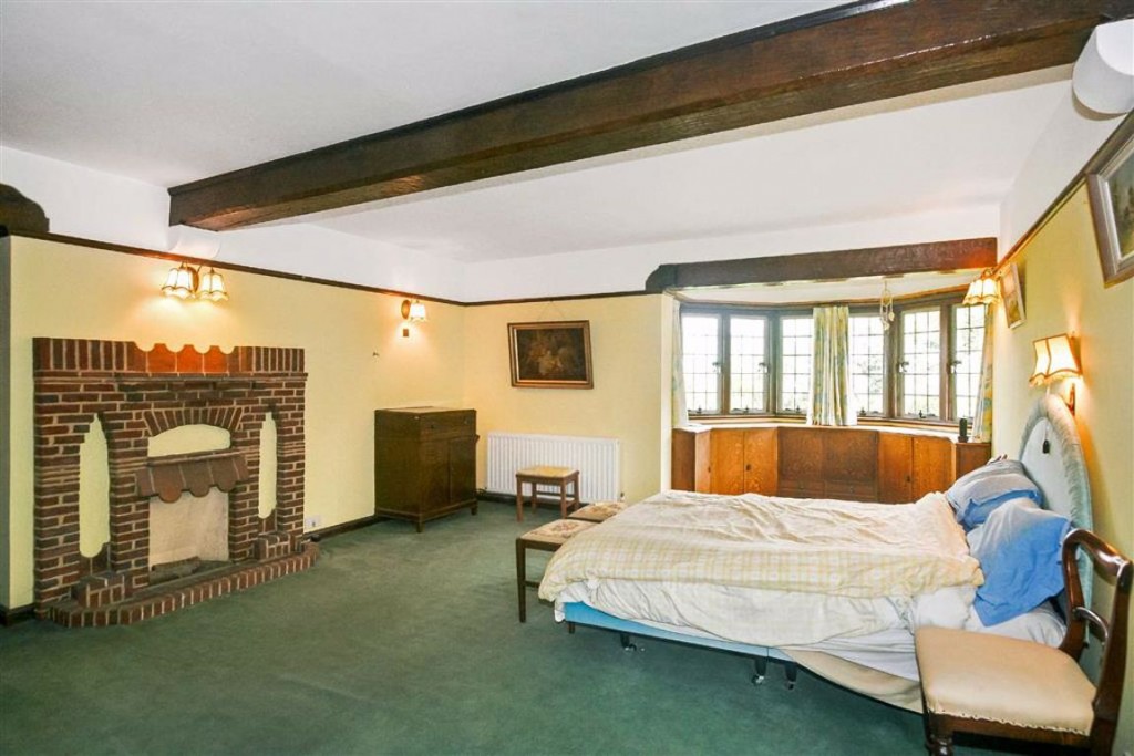 4 bedroom detached house for sale in Whitgift Estate, East Croydon