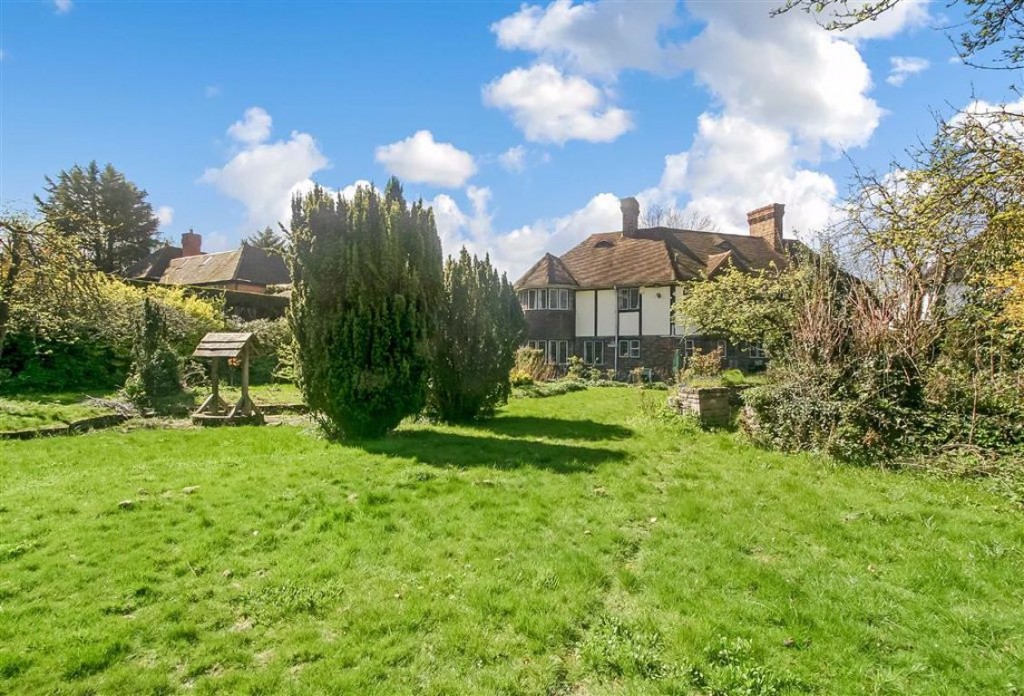 4 bedroom House Detached for sale in Whitgift Estate, East Croydon