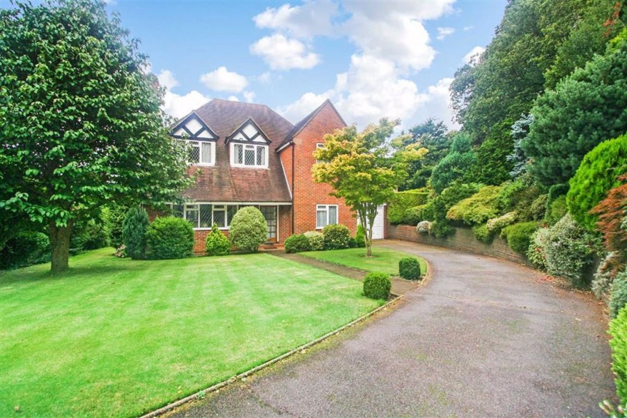 4 bedroom House Detached for sale in Croham Hurst, South Croydon