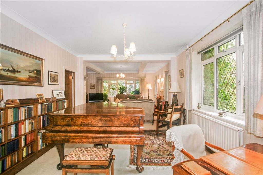 4 bedroom House Detached for sale in Croham Hurst, South Croydon