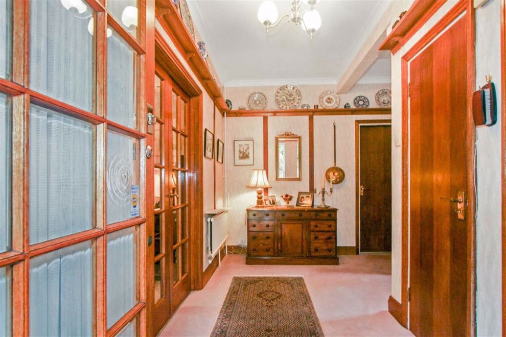 4 bedroom detached house for sale in Croham Hurst, South Croydon