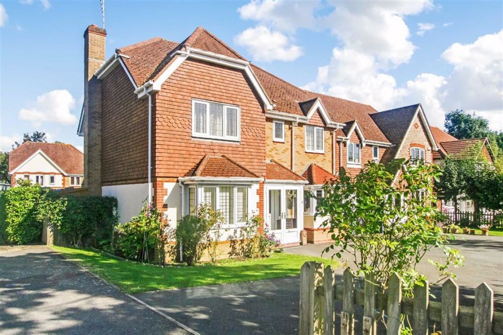 4 bedroom House Detached for sale in Sanderstead, South Croydon