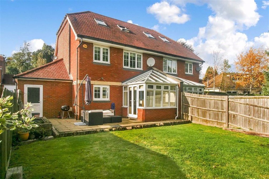 4 bedroom semi detached house for sale in Coulsdon