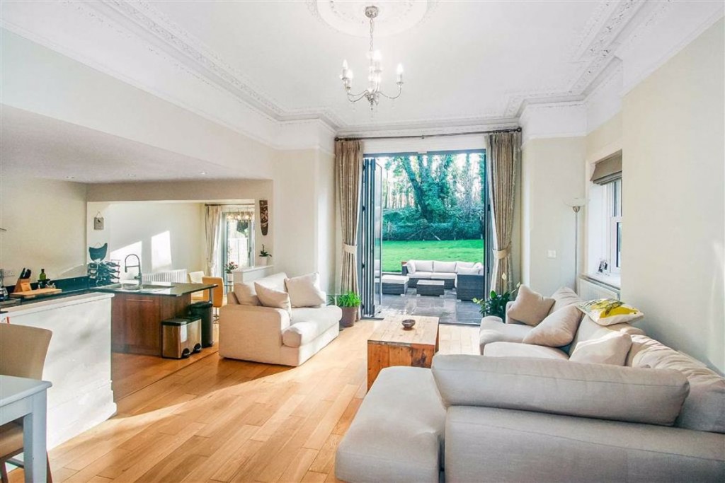 6 bedroom House Detached for sale in South Croydon