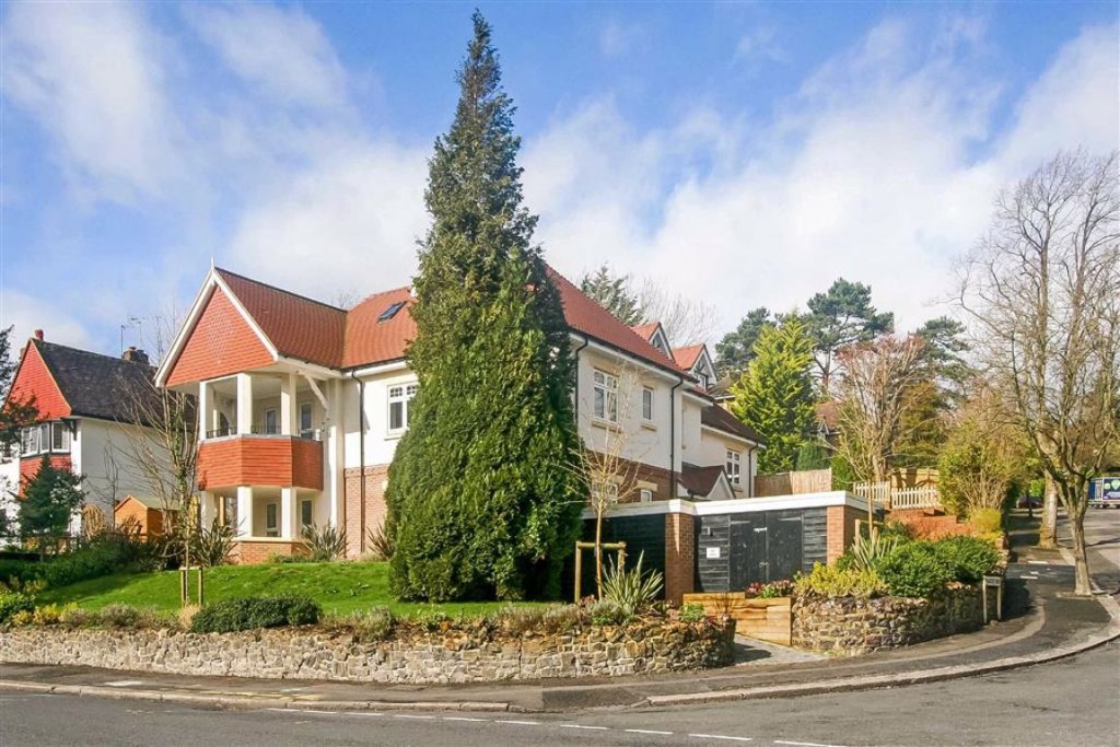 2 bedroom Apartment Purpose Built for sale in West Purley