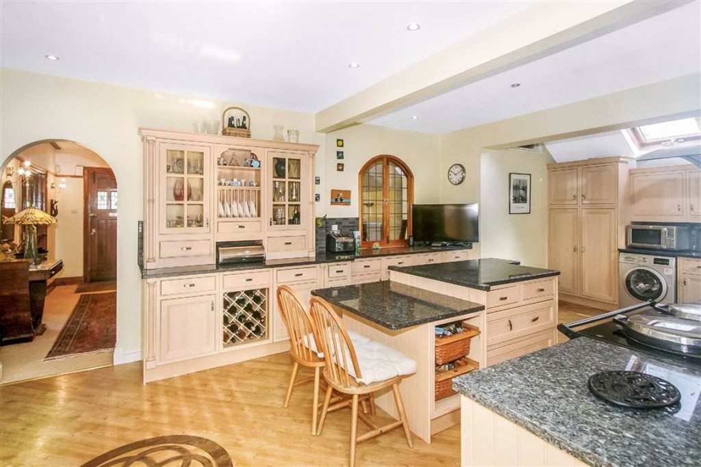 5 bedroom House Detached for sale in Purley