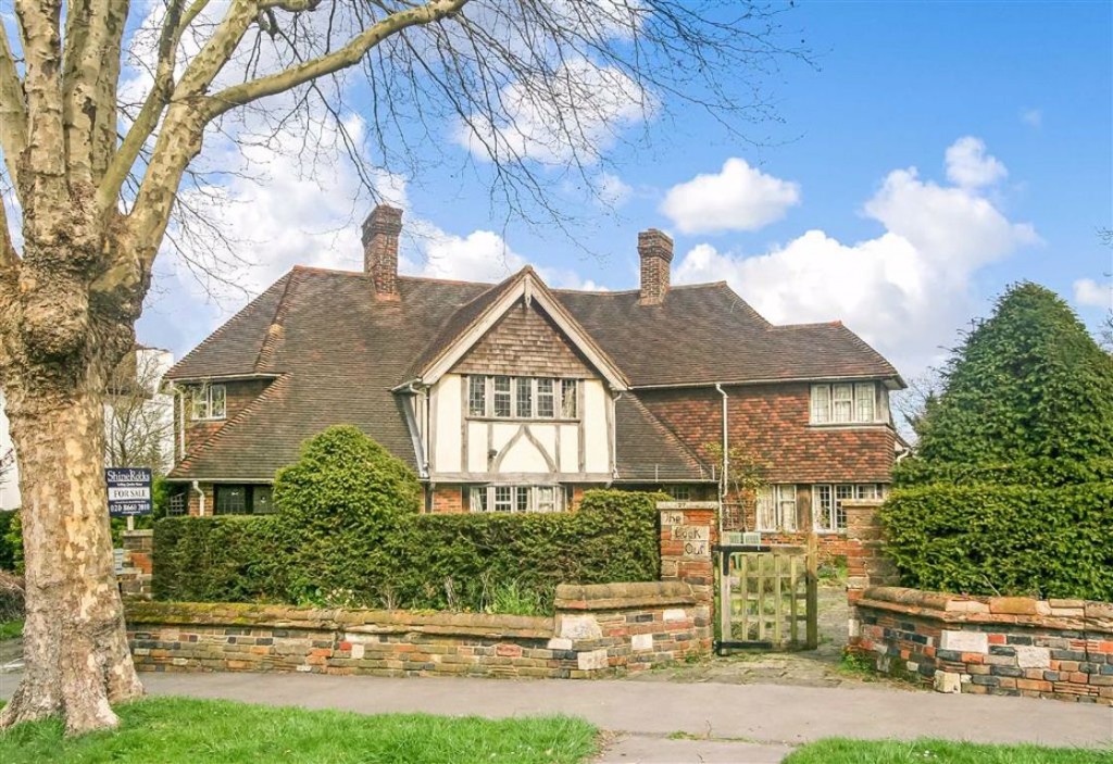 4 bedroom House Detached for sale in Whitgift Estate, East Croydon