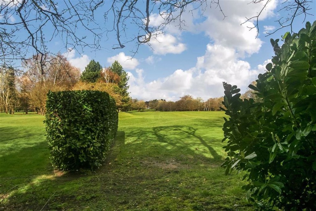 5 bedroom House Detached for sale in West Coulsdon