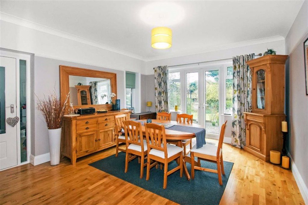 5 bedroom House Detached for sale in West Coulsdon