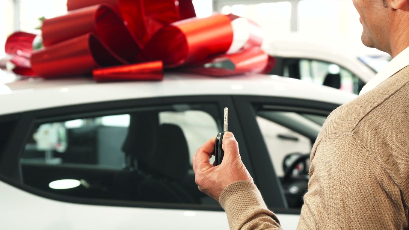 The Comprehensive Guide to Gifting a Car to a Family Member in the U.S