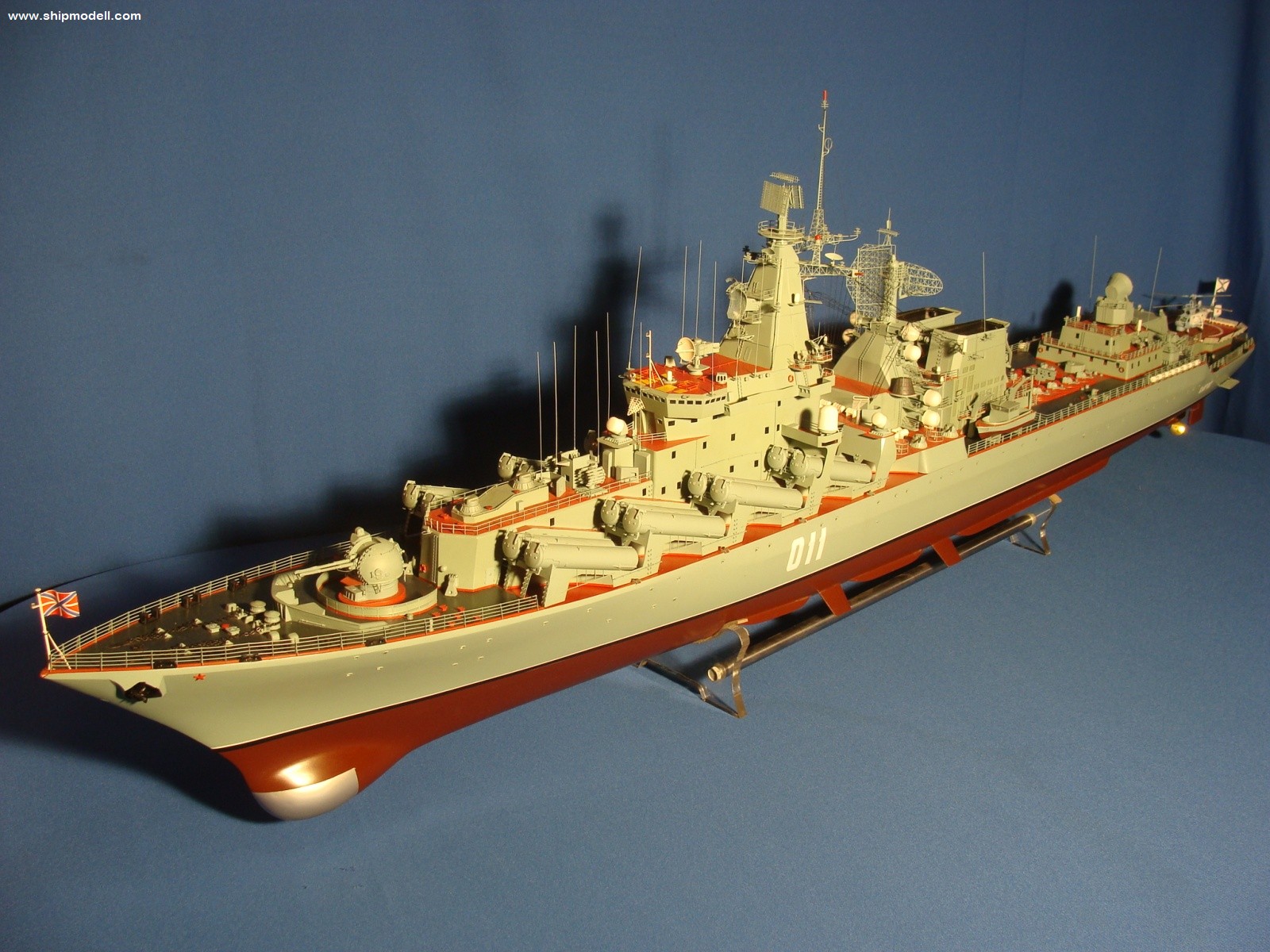 SHIPMODELL VARYAG missile cruiser 1983