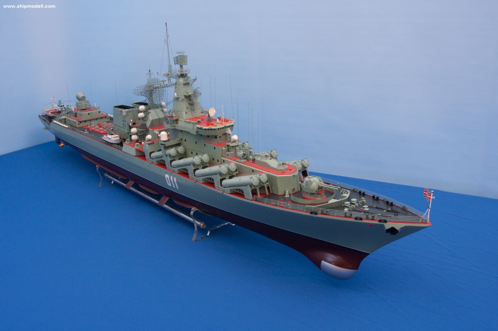SHIPMODELL VARYAG missile cruiser 1983